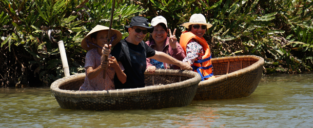 hoi-an-mangrove-sampan-tourists